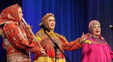 Масштабное празднование Дня народного единства состоялось в Луганском академическом русском драматическом театре имени Павла Луспекаева