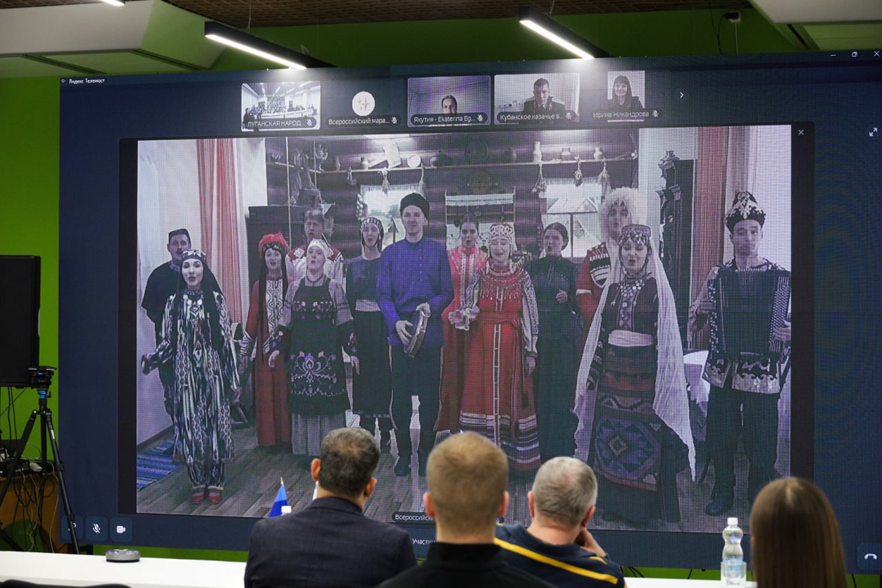 Денис Мирошниченко выступил перед участниками Всероссийского марафона единства Денис Мирошниченко выступил перед участниками Всероссийского марафона единства