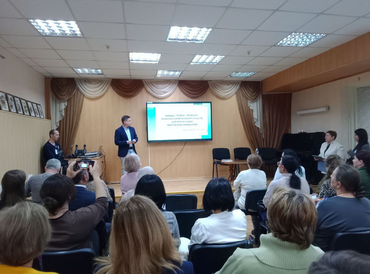 #Мывместе в Луганске. Сегодня представители Центра культуры и досуга г. Ровеньки были пригашены на праздничную программу #Мывместе в честь Дня народного единства в Луганский центр народного творчества #Мывместе в Луганске. Сегодня представители Центра культуры и досуга г. Ровеньки были пригашены на праздничную программу #Мывместе в честь Дня народного единства в Луганский центр народного творчества