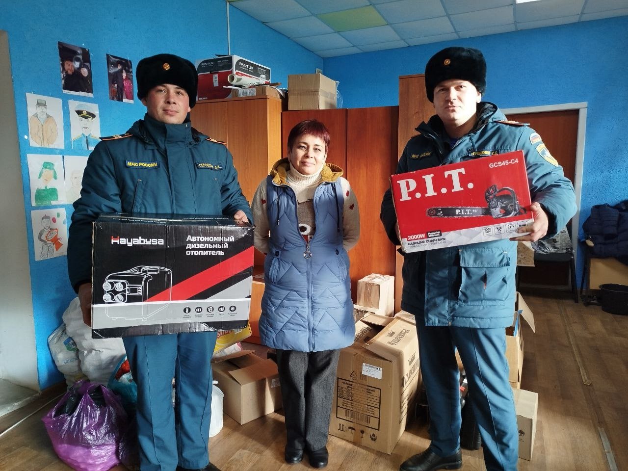 Единороссы передали полезные подарки защитникам ко Дню народного единства Единороссы передали полезные подарки защитникам ко Дню народного единства