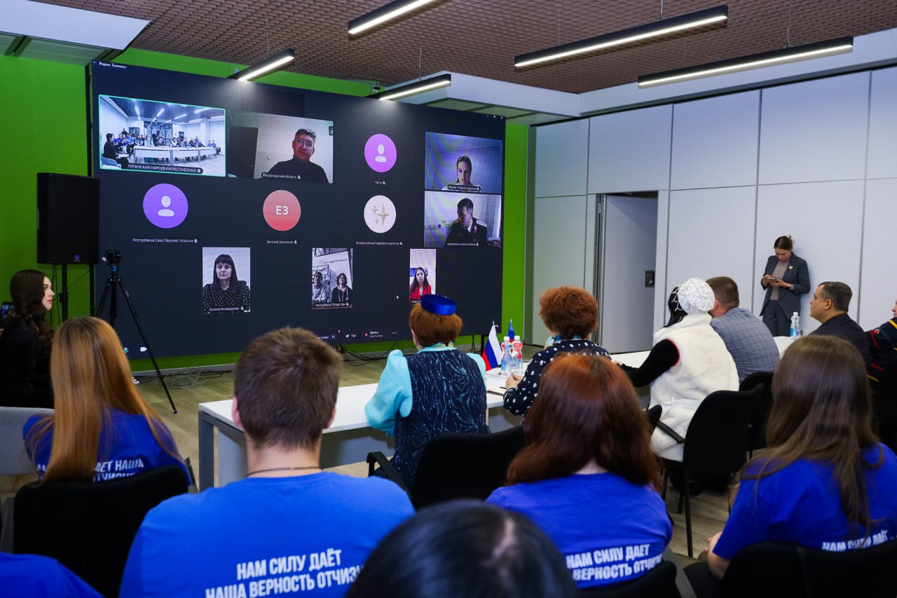 Денис Мирошниченко выступил перед участниками Всероссийского марафона единства Денис Мирошниченко выступил перед участниками Всероссийского марафона единства