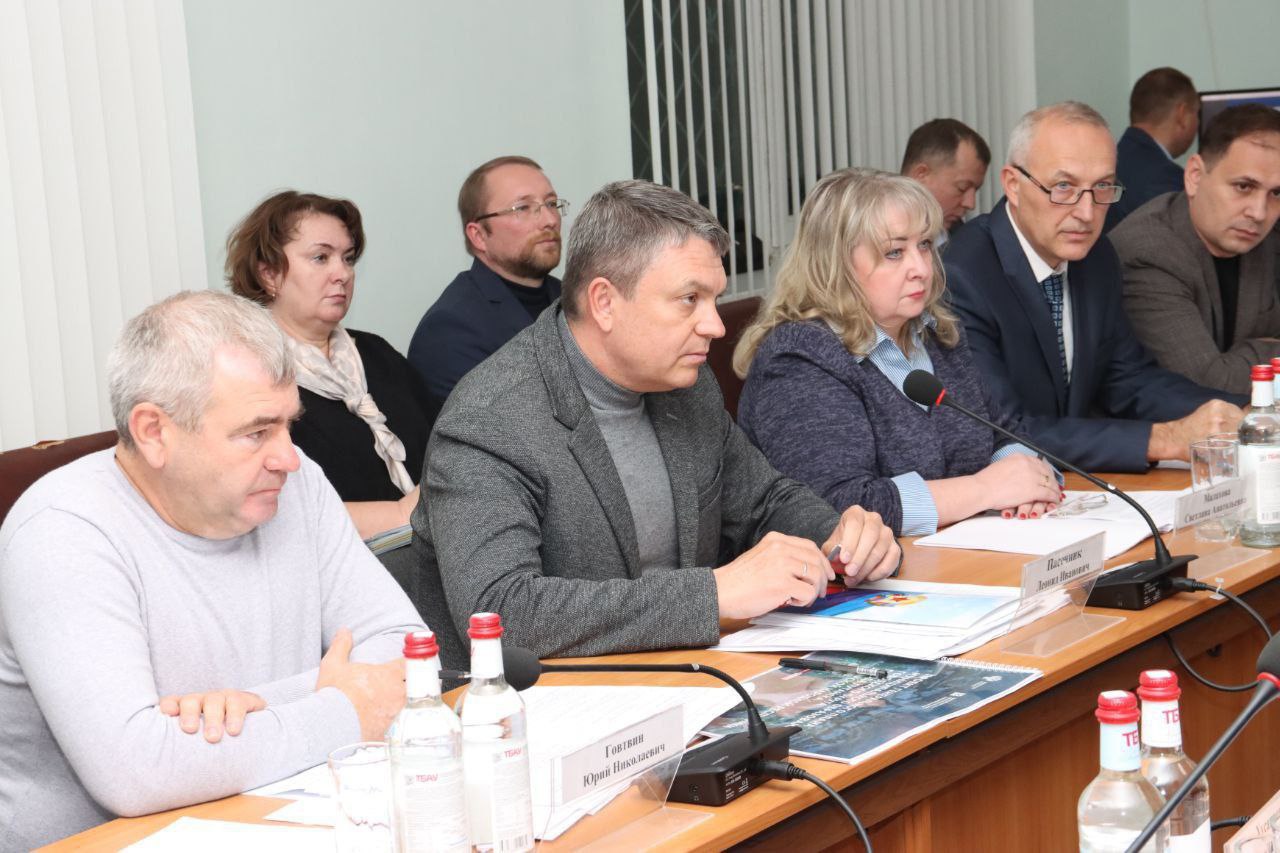 Леонид Пасечник: С заместителем Председателя Правительства России Маратом Хуснуллиным подписали программу по развитию дорожной сети республики до 2030 года Леонид Пасечник: С заместителем Председателя Правительства России Маратом Хуснуллиным подписали программу по развитию дорожной сети республики до 2030 года