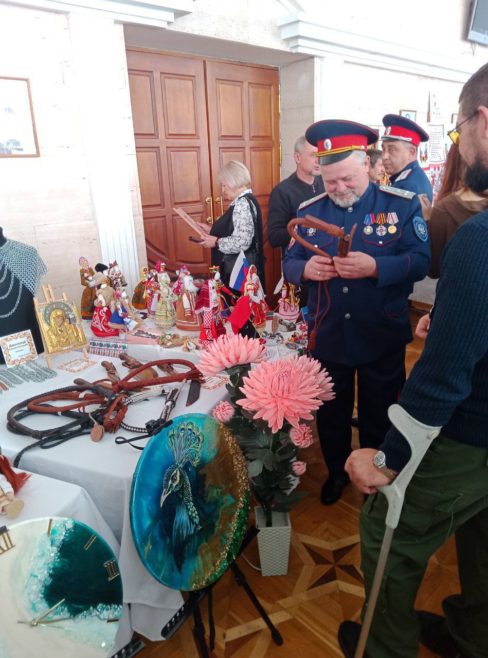 #Мывместе в Луганске. Сегодня представители Центра культуры и досуга г. Ровеньки были пригашены на праздничную программу #Мывместе в честь Дня народного единства в Луганский центр народного творчества #Мывместе в Луганске. Сегодня представители Центра культуры и досуга г. Ровеньки были пригашены на праздничную программу #Мывместе в честь Дня народного единства в Луганский центр народного творчества