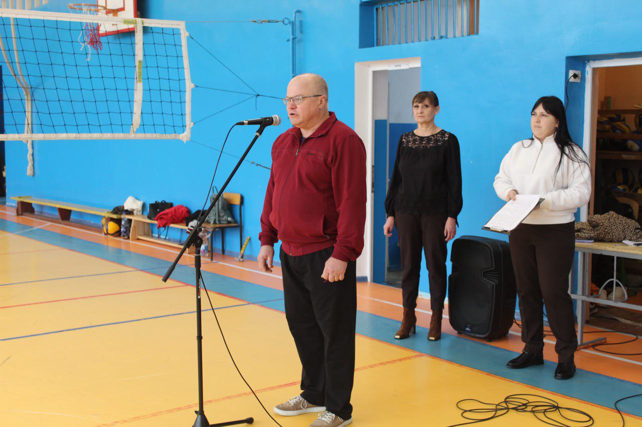 В ГБОУ ЛНР «Новопсковская СШ» прошла захватывающая спартакиада по волейболу среди работников образования Новопсковского муниципального округа, посвящённая Дню народного единства и профессиональному празднику Дню тренера В ГБОУ ЛНР «Новопсковская СШ» прошла захватывающая спартакиада по волейболу среди работников образования Новопсковского муниципального округа, посвящённая Дню народного единства и профессиональному празднику Дню тренера