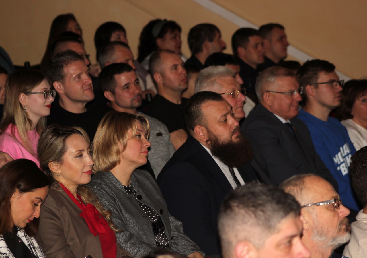 Сергей Козенко: В День народного единства принял участие в торжественном мероприятии «В дружбе народов – единство России!», которое состоялось в зале Краснодонского городского Дворца культуры имени «Молодой гвардии», где... Сергей Козенко: В День народного единства принял участие в торжественном мероприятии «В дружбе народов – единство России!», которое состоялось в зале Краснодонского городского Дворца культуры имени «Молодой гвардии», где...