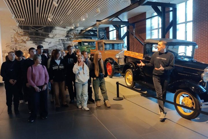 Полезные и интересные каникулы: Дети участников СВО из ЛНР встречают День народного единства на Урале Полезные и интересные каникулы: Дети участников СВО из ЛНР встречают День народного единства на Урале