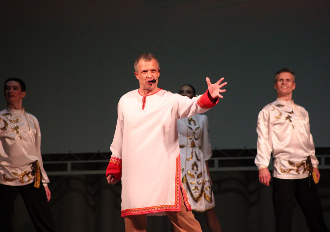 В Краснодонском городском Дворце культуры имени «Молодой гвардии» состоялся замечательный концерт, посвященный Дню народного единства, который собрал множество зрителей и стал настоящим праздником для всех В Краснодонском городском Дворце культуры имени «Молодой гвардии» состоялся замечательный концерт, посвященный Дню народного единства, который собрал множество зрителей и стал настоящим праздником для всех