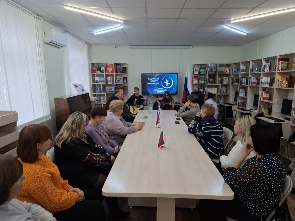 Коллектив АГЦБС принял участие во Всероссийской акции "Ночь искусств" с темой "В единстве культур - сила народа", приуроченной Дню народного единства Коллектив АГЦБС принял участие во Всероссийской акции "Ночь искусств" с темой "В единстве культур - сила народа", приуроченной Дню народного единства