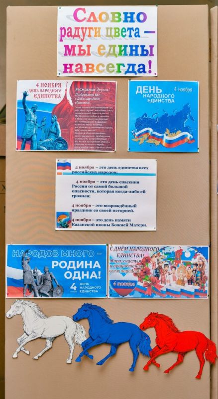 К государственному празднику Дню народного единства, который отмечается 4 ноября, обучающиеся отдела изобразительного искусства МБУ ДО РДШИ приняли участие в школьной акции «Словно радуги цвета – мы едины навсегда!» К государственному празднику Дню народного единства, который отмечается 4 ноября, обучающиеся отдела изобразительного искусства МБУ ДО РДШИ приняли участие в школьной акции «Словно радуги цвета – мы едины навсегда!»