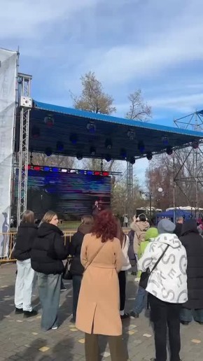 В парке Горького в Луганске отмечают День народного единства