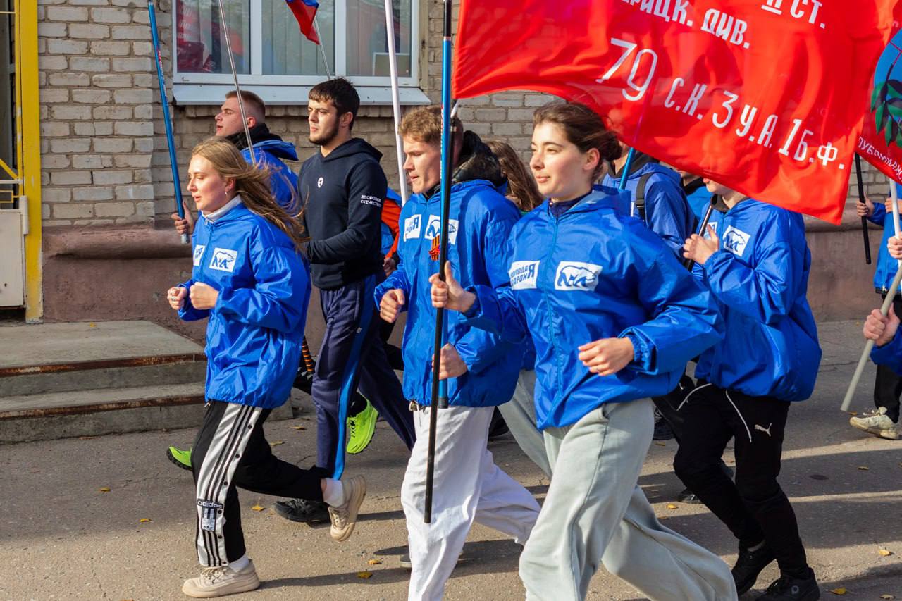 Более ста представителей молодежи отметили День народного единства «Русской пробежкой» Более ста представителей молодежи отметили День народного единства «Русской пробежкой»