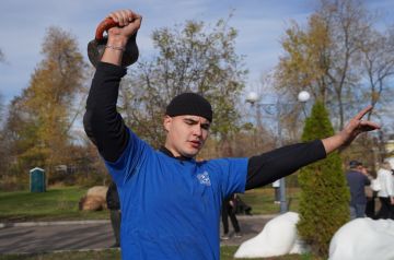 Сила духа и единства. 4 ноября - дата, которая символизирует сплоченность, силу духа и неразрывную связь поколений