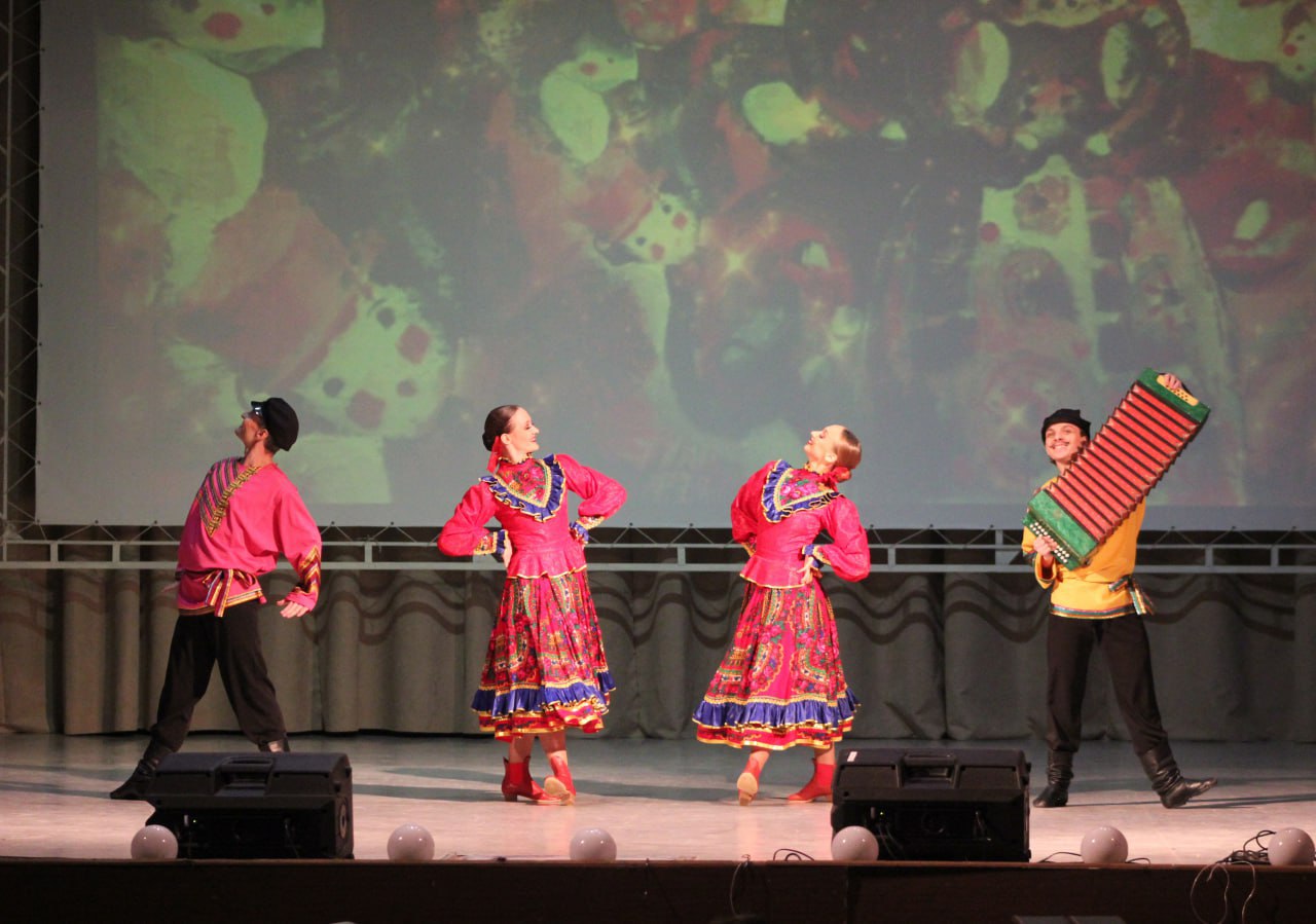 Сергей Козенко: В День народного единства принял участие в торжественном мероприятии «В дружбе народов – единство России!», которое состоялось в зале Краснодонского городского Дворца культуры имени «Молодой гвардии», где... Сергей Козенко: В День народного единства принял участие в торжественном мероприятии «В дружбе народов – единство России!», которое состоялось в зале Краснодонского городского Дворца культуры имени «Молодой гвардии», где...