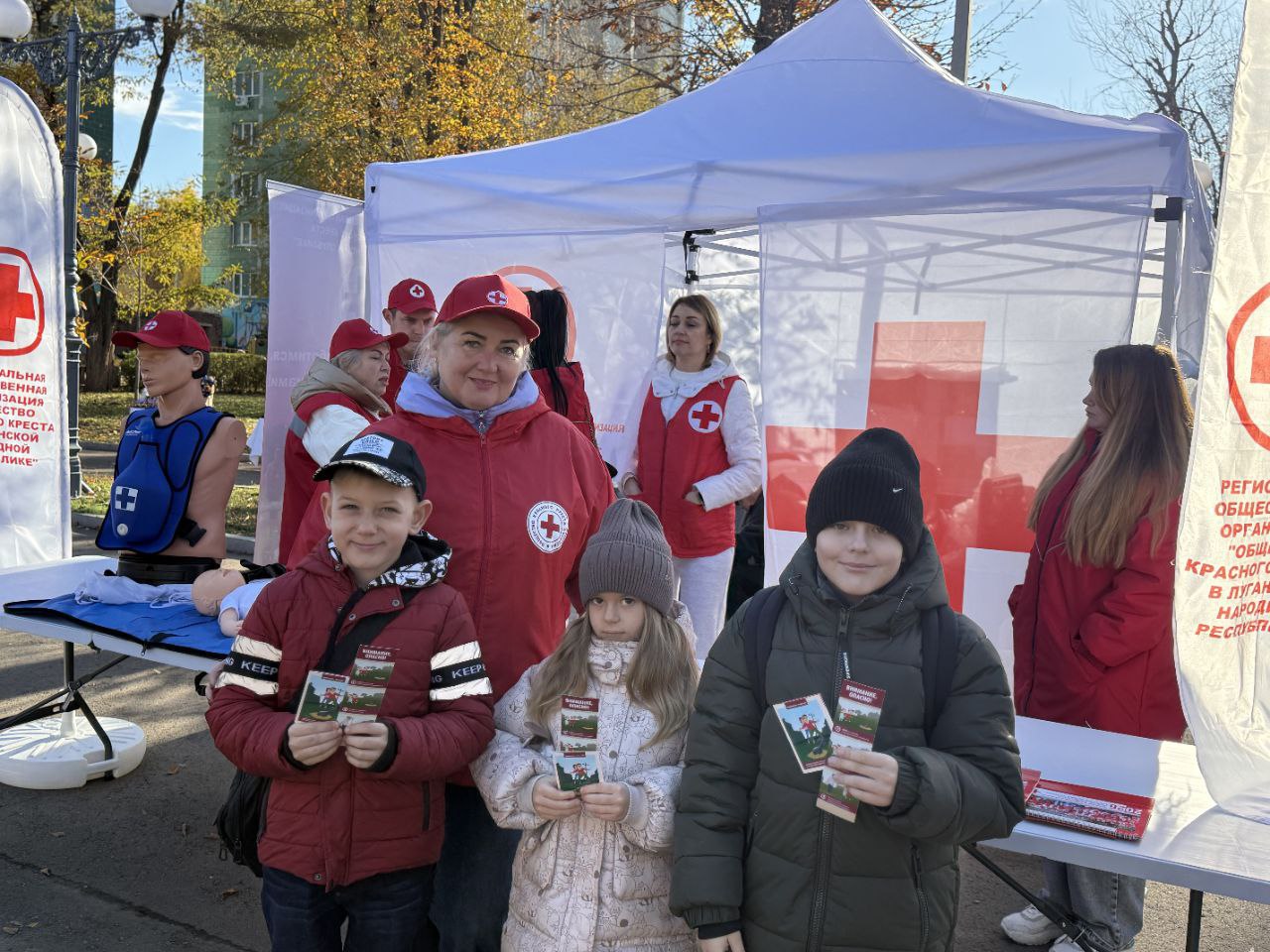 Молодежь Перевальска приняла участие в республиканских гуляниях, посвященных Дню народного единства Молодежь Перевальска приняла участие в республиканских гуляниях, посвященных Дню народного единства