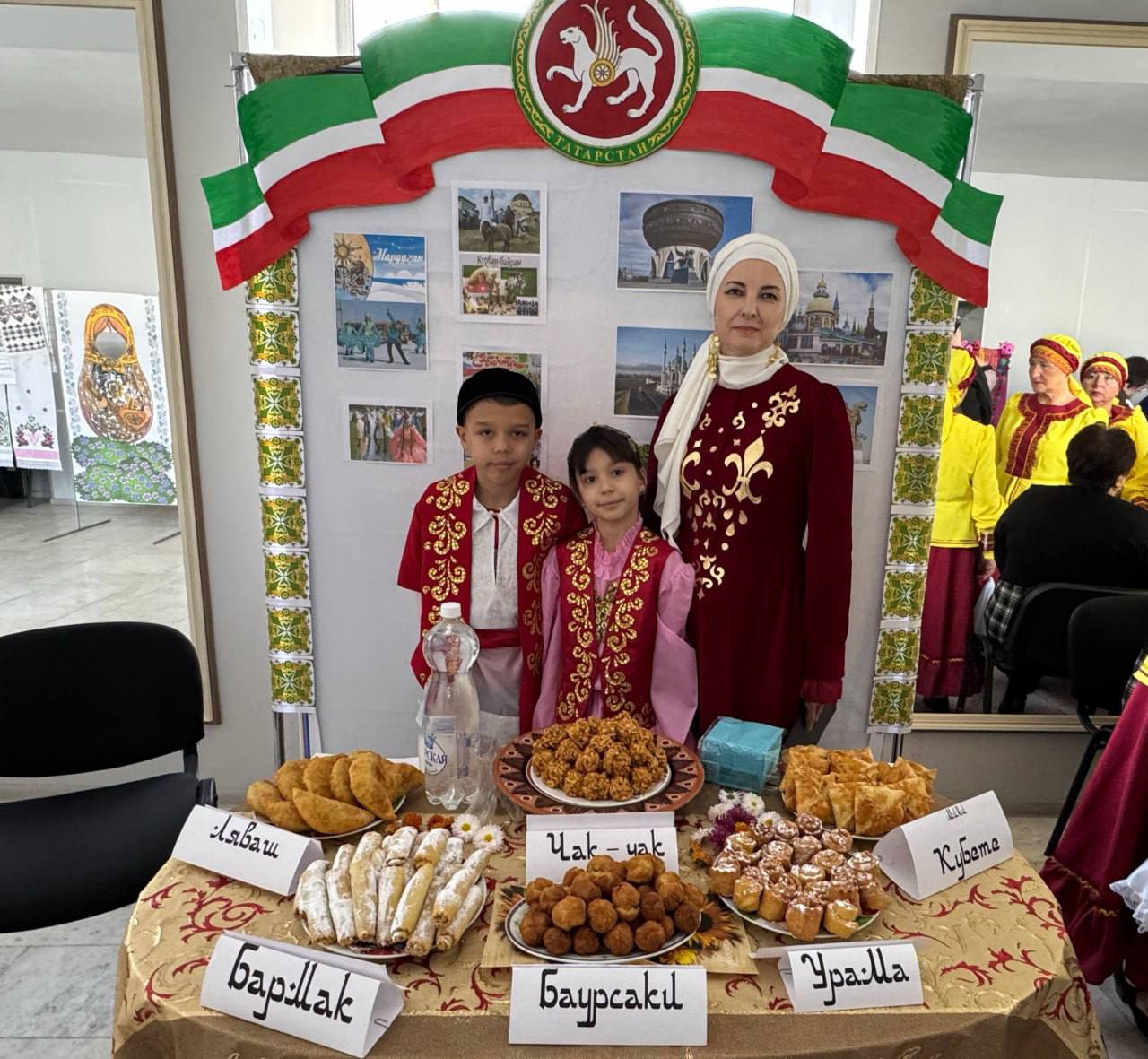 В Краснолучском дворце культуры им.Ленина состоялся яркий Городской фестиваль национальных культур, приуроченный ко Дню народного единства В Краснолучском дворце культуры им.Ленина состоялся яркий Городской фестиваль национальных культур, приуроченный ко Дню народного единства