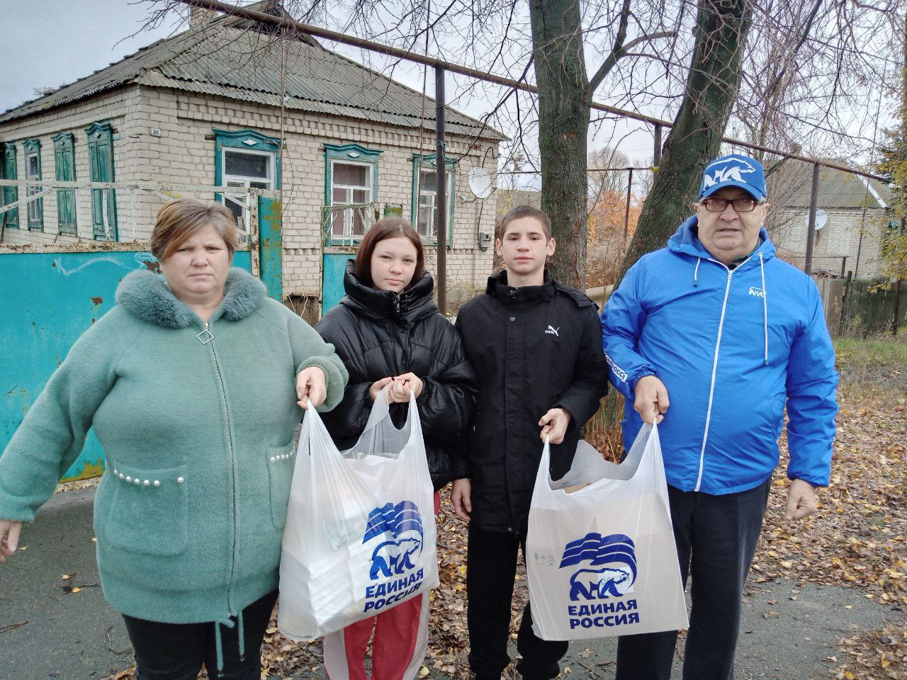 День народного единства: Забота о земляках в Новострельцовке