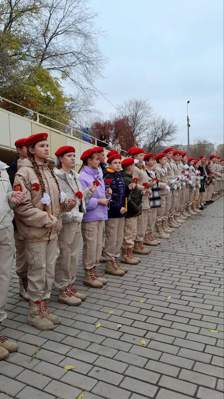 Ряды юнармейского движения пополнили 15 школьников Стаханова Ряды юнармейского движения пополнили 15 школьников Стаханова
