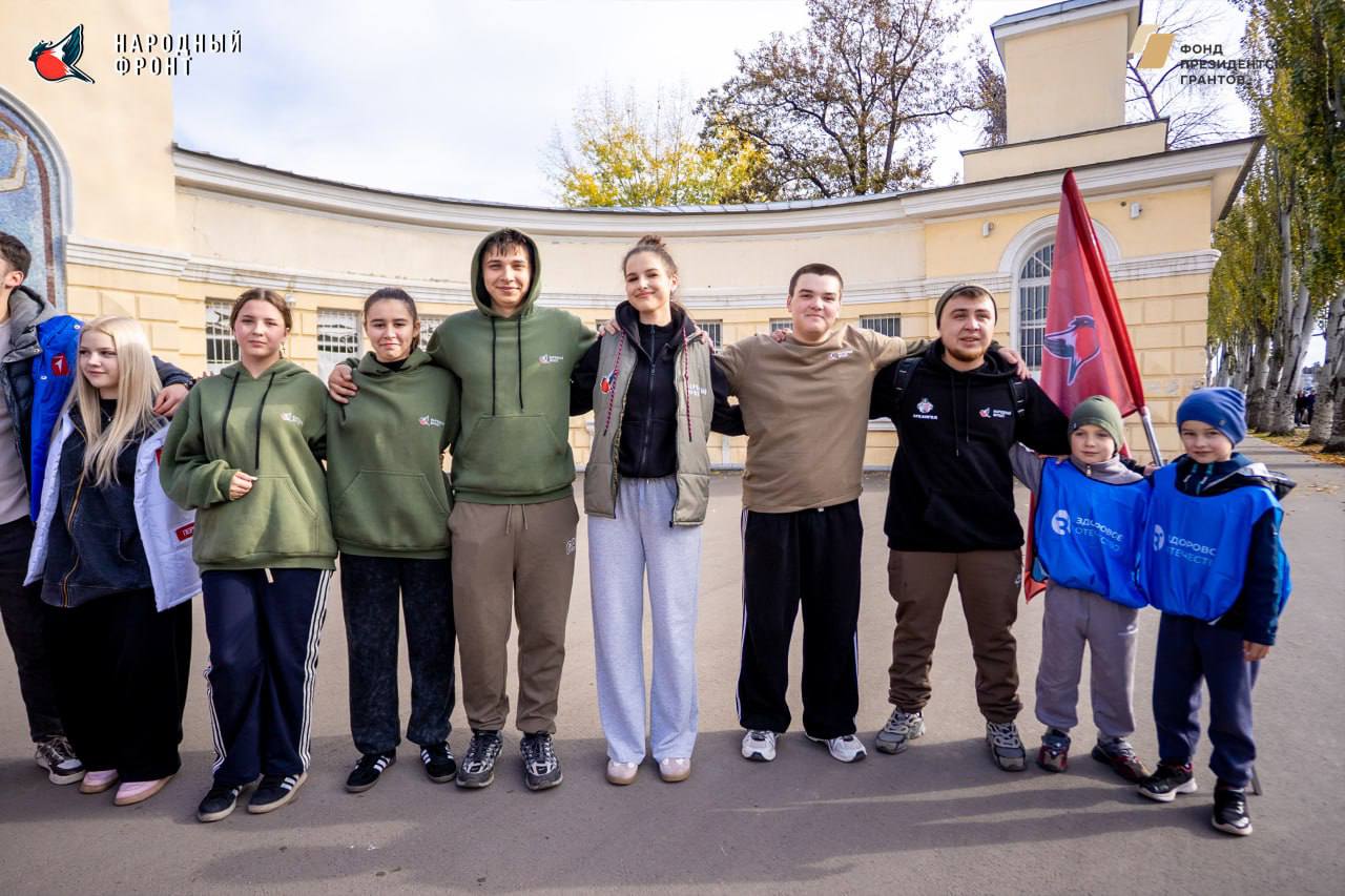 Со спортом дружим. В День народного единства молодёжка НФ присоединилась к традиционной "Русской пробежке" организованной Молодой Гвардией Единой России ЛНР Со спортом дружим. В День народного единства молодёжка НФ присоединилась к традиционной "Русской пробежке" организованной Молодой Гвардией Единой России ЛНР