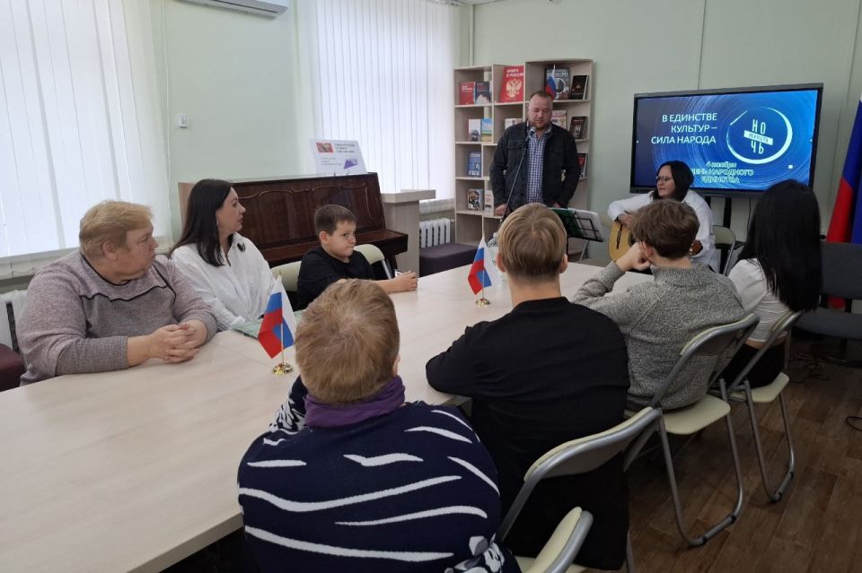 Коллектив АГЦБС принял участие во Всероссийской акции "Ночь искусств" с темой "В единстве культур - сила народа", приуроченной Дню народного единства Коллектив АГЦБС принял участие во Всероссийской акции "Ночь искусств" с темой "В единстве культур - сила народа", приуроченной Дню народного единства