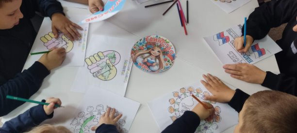 В честь Дня народного единства в клубе села Орехово состоялся круглый стол под названием «День, который нас объединяет», на котором также была оформлена книжная выставка В честь Дня народного единства в клубе села Орехово состоялся круглый стол под названием «День, который нас объединяет», на котором также была оформлена книжная выставка