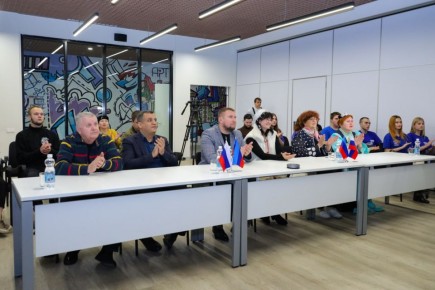 Денис Мирошниченко выступил перед участниками Всероссийского марафона единства