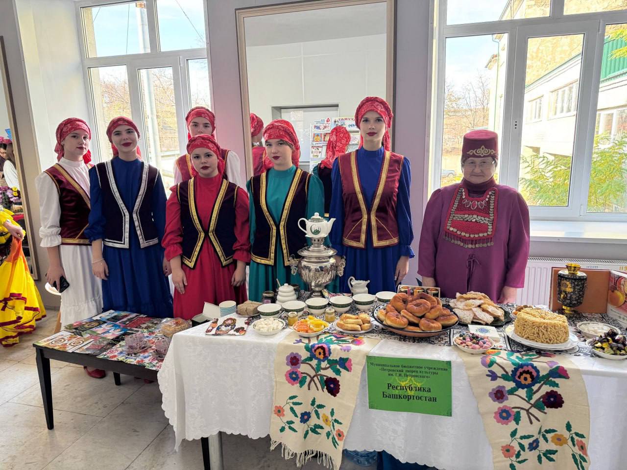 В Краснолучском дворце культуры им.Ленина состоялся яркий Городской фестиваль национальных культур, приуроченный ко Дню народного единства В Краснолучском дворце культуры им.Ленина состоялся яркий Городской фестиваль национальных культур, приуроченный ко Дню народного единства