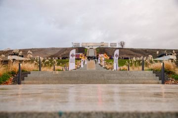 Представители станичного казачьего общества «Станица Стахановская» приняли участие в открытии после реконструкции мемориального комплекса боевой славы на реке Миус у города Красный Луч