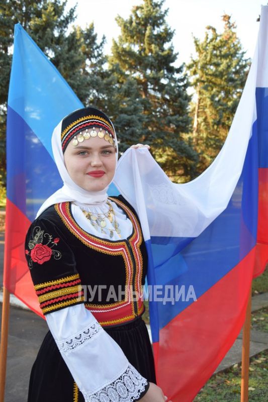 В Славяносербске состоялся митинг «В единстве народа – великая сила» В Славяносербске состоялся митинг «В единстве народа – великая сила»