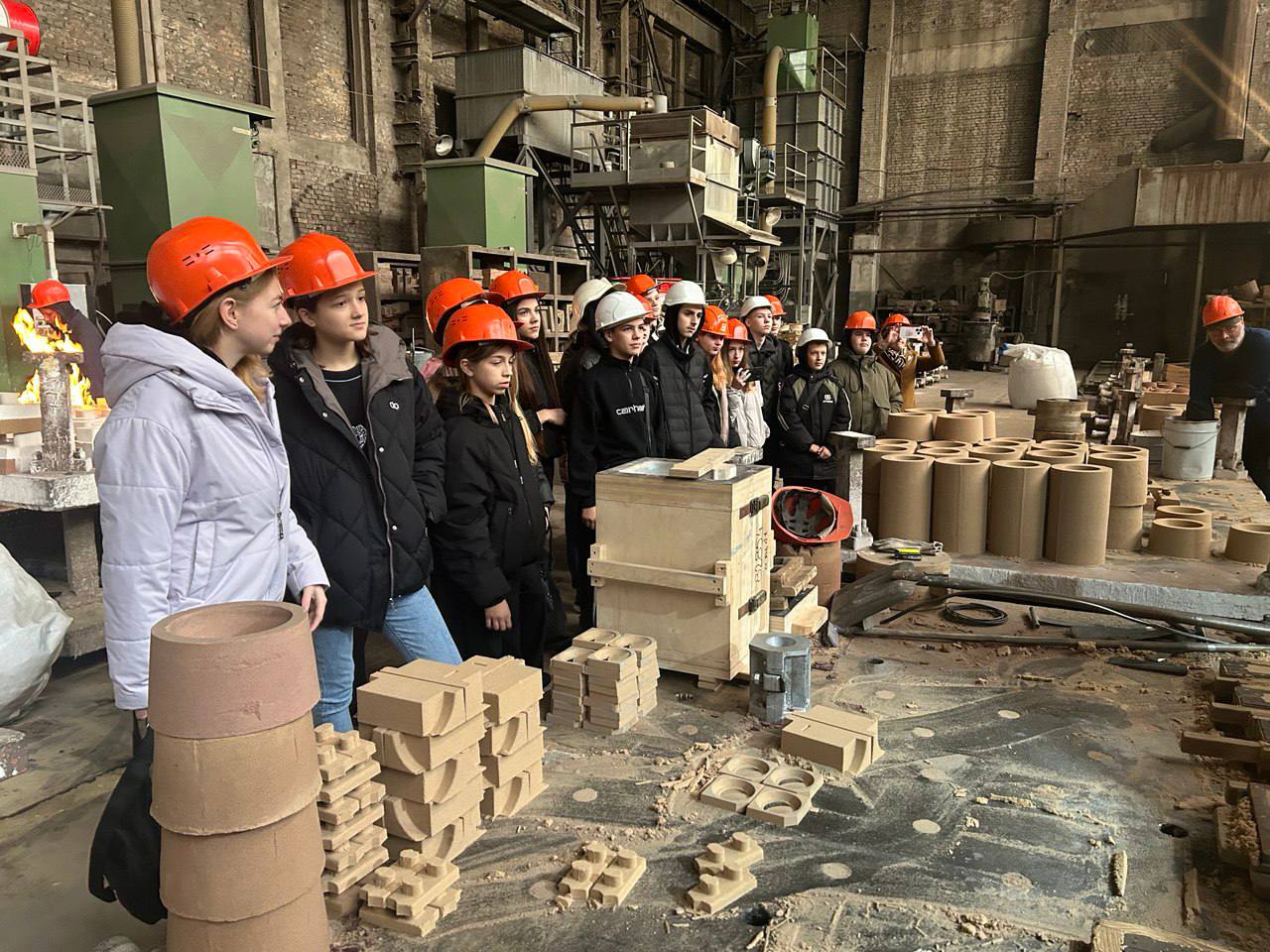 «ВЫБИРАЙ СВОЁ» – СВОЁ ДЕЛО, СВОЁ ПРЕДПРИЯТИЕ, СВОЁ БУДУЩЕЕ: ПРОФЕССИОГРАФИЧЕСКИЕ ЭКСКУРСИИ НА ЛУГАНСКИХ ПРЕДПРИЯТИЯХ «ВЫБИРАЙ СВОЁ» – СВОЁ ДЕЛО, СВОЁ ПРЕДПРИЯТИЕ, СВОЁ БУДУЩЕЕ: ПРОФЕССИОГРАФИЧЕСКИЕ ЭКСКУРСИИ НА ЛУГАНСКИХ ПРЕДПРИЯТИЯХ