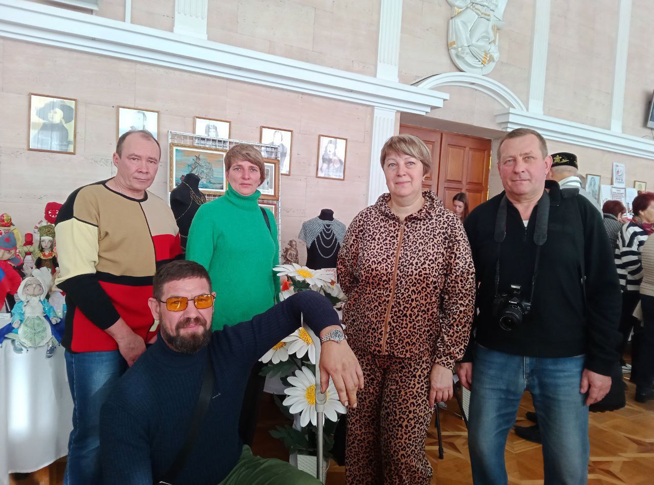 #Мывместе в Луганске. Сегодня представители Центра культуры и досуга г. Ровеньки были пригашены на праздничную программу #Мывместе в честь Дня народного единства в Луганский центр народного творчества #Мывместе в Луганске. Сегодня представители Центра культуры и досуга г. Ровеньки были пригашены на праздничную программу #Мывместе в честь Дня народного единства в Луганский центр народного творчества