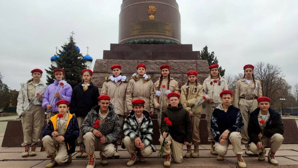 Ряды юнармейского движения пополнили 15 школьников Стаханова Ряды юнармейского движения пополнили 15 школьников Стаханова