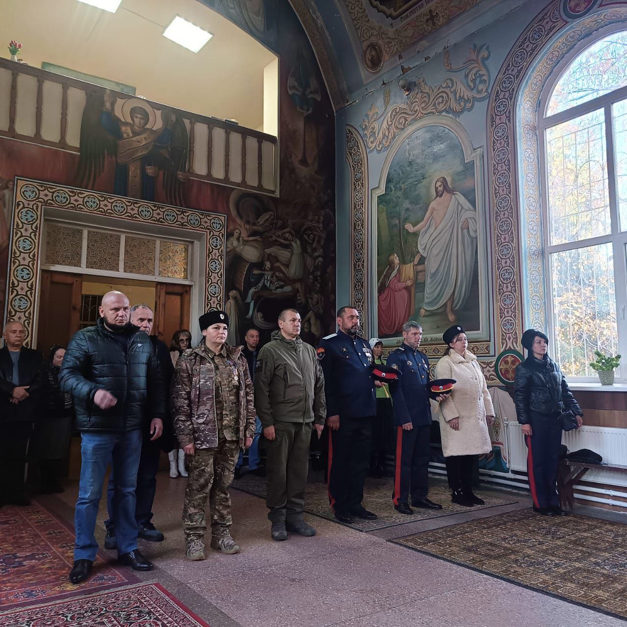 Казаки Станицы Луганской приняли участие в богослужении в честь Казанской иконы Божьей Матери Казаки Станицы Луганской приняли участие в богослужении в честь Казанской иконы Божьей Матери