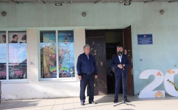 В честь Дня народного единства, у стен Дома культуры состоялся по-настоящему душевный и яркий концерт! Несмотря на осеннюю прохладу, атмосфера была теплой и праздничной, согретой улыбками и талантом наших земляков