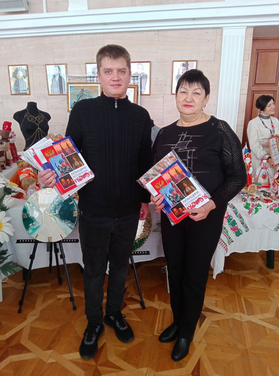 #Мывместе в Луганске. Сегодня представители Центра культуры и досуга г. Ровеньки были пригашены на праздничную программу #Мывместе в честь Дня народного единства в Луганский центр народного творчества #Мывместе в Луганске. Сегодня представители Центра культуры и досуга г. Ровеньки были пригашены на праздничную программу #Мывместе в честь Дня народного единства в Луганский центр народного творчества