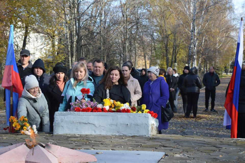 День народного единства – это важный российский праздник, символизирующий сплочение и единство народа, а также его историческую память День народного единства – это важный российский праздник, символизирующий сплочение и единство народа, а также его историческую память
