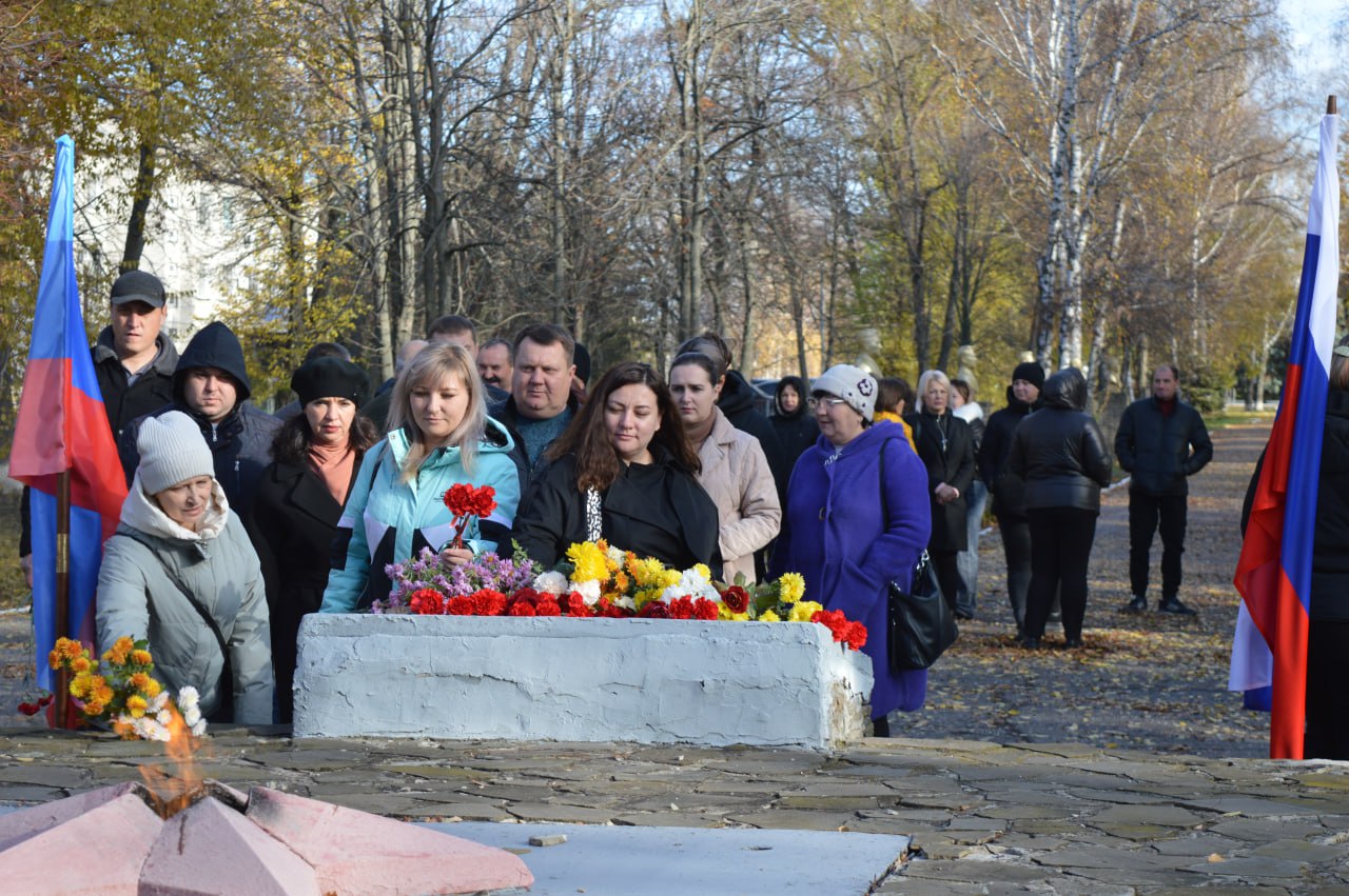 День народного единства – это важный российский праздник, символизирующий сплочение и единство народа, а также его историческую память День народного единства – это важный российский праздник, символизирующий сплочение и единство народа, а также его историческую память