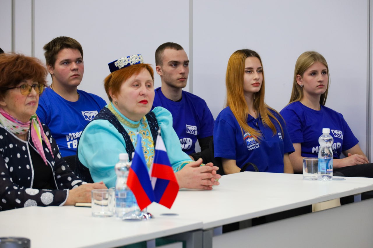 Денис Мирошниченко выступил перед участниками Всероссийского марафона единства Денис Мирошниченко выступил перед участниками Всероссийского марафона единства