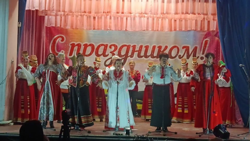 В честь Дня народного единства, отмечаемого ежегодно 4 ноября, Дня - символизирующего единство и сотрудничество, в Белолуцком Доме культуры прошел праздничный концерт под названием "В единстве наша сила!" В честь Дня народного единства, отмечаемого ежегодно 4 ноября, Дня - символизирующего единство и сотрудничество, в Белолуцком Доме культуры прошел праздничный концерт под названием "В единстве наша сила!"