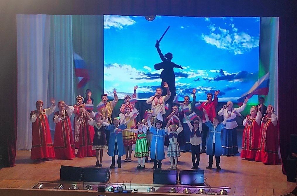 В единстве сила России!. В преддверии Дня народного единства в Алчевске прошел ряд мероприятий, приуроченных к празднованию общенационального праздника В единстве сила России!. В преддверии Дня народного единства в Алчевске прошел ряд мероприятий, приуроченных к празднованию общенационального праздника