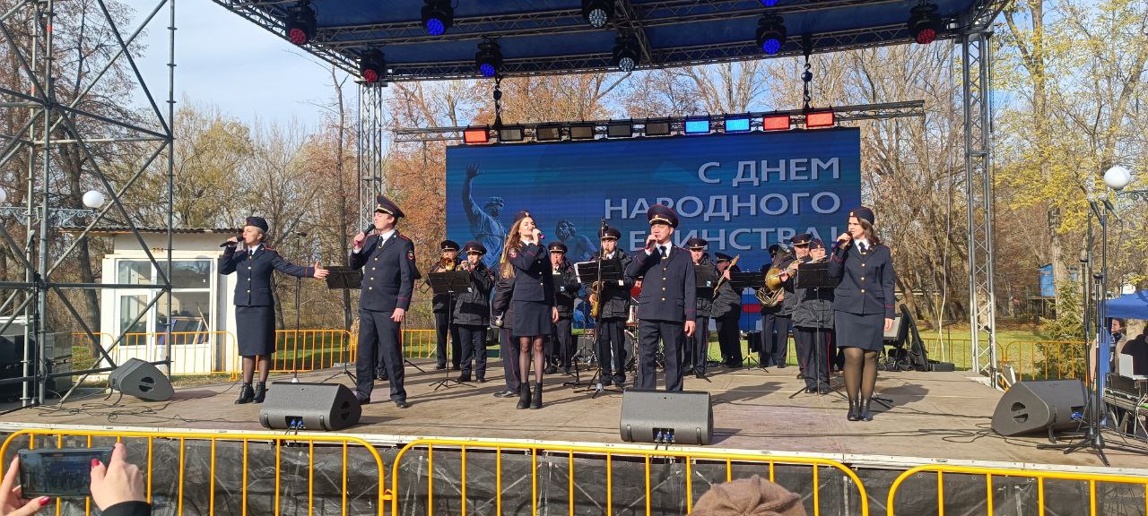 Молодежь Перевальска приняла участие в республиканских гуляниях, посвященных Дню народного единства Молодежь Перевальска приняла участие в республиканских гуляниях, посвященных Дню народного единства