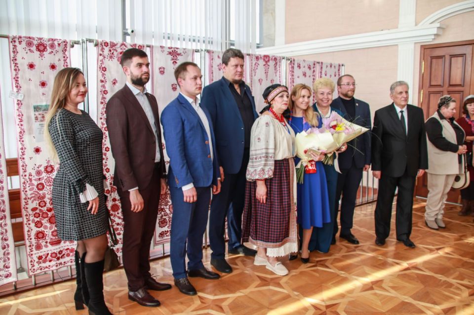 #МыВместе. Яркие национальные костюмы, аппетитные ароматы традиционных блюд, изысканное разнообразие изделий народных промыслов, зажигательные танцы и проникновенные песни, и множество встреч, рукопожатий, объятий и улыбок –... #МыВместе. Яркие национальные костюмы, аппетитные ароматы традиционных блюд, изысканное разнообразие изделий народных промыслов, зажигательные танцы и проникновенные песни, и множество встреч, рукопожатий, объятий и улыбок –...