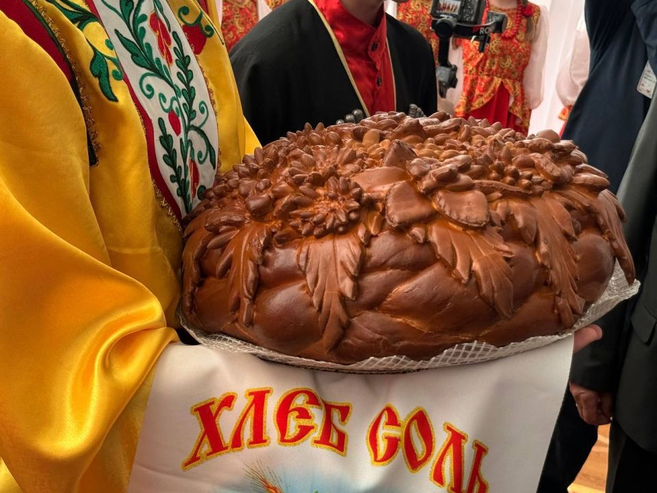 Дарья Лантратова: День народного единства встречаем в Луганском драмтеатре имени Павла Луспекаева Дарья Лантратова: День народного единства встречаем в Луганском драмтеатре имени Павла Луспекаева