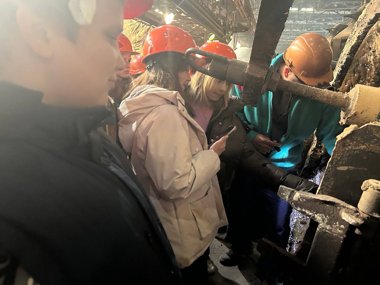 «ВЫБИРАЙ СВОЁ» – СВОЁ ДЕЛО, СВОЁ ПРЕДПРИЯТИЕ, СВОЁ БУДУЩЕЕ: ПРОФЕССИОГРАФИЧЕСКИЕ ЭКСКУРСИИ НА ЛУГАНСКИХ ПРЕДПРИЯТИЯХ «ВЫБИРАЙ СВОЁ» – СВОЁ ДЕЛО, СВОЁ ПРЕДПРИЯТИЕ, СВОЁ БУДУЩЕЕ: ПРОФЕССИОГРАФИЧЕСКИЕ ЭКСКУРСИИ НА ЛУГАНСКИХ ПРЕДПРИЯТИЯХ