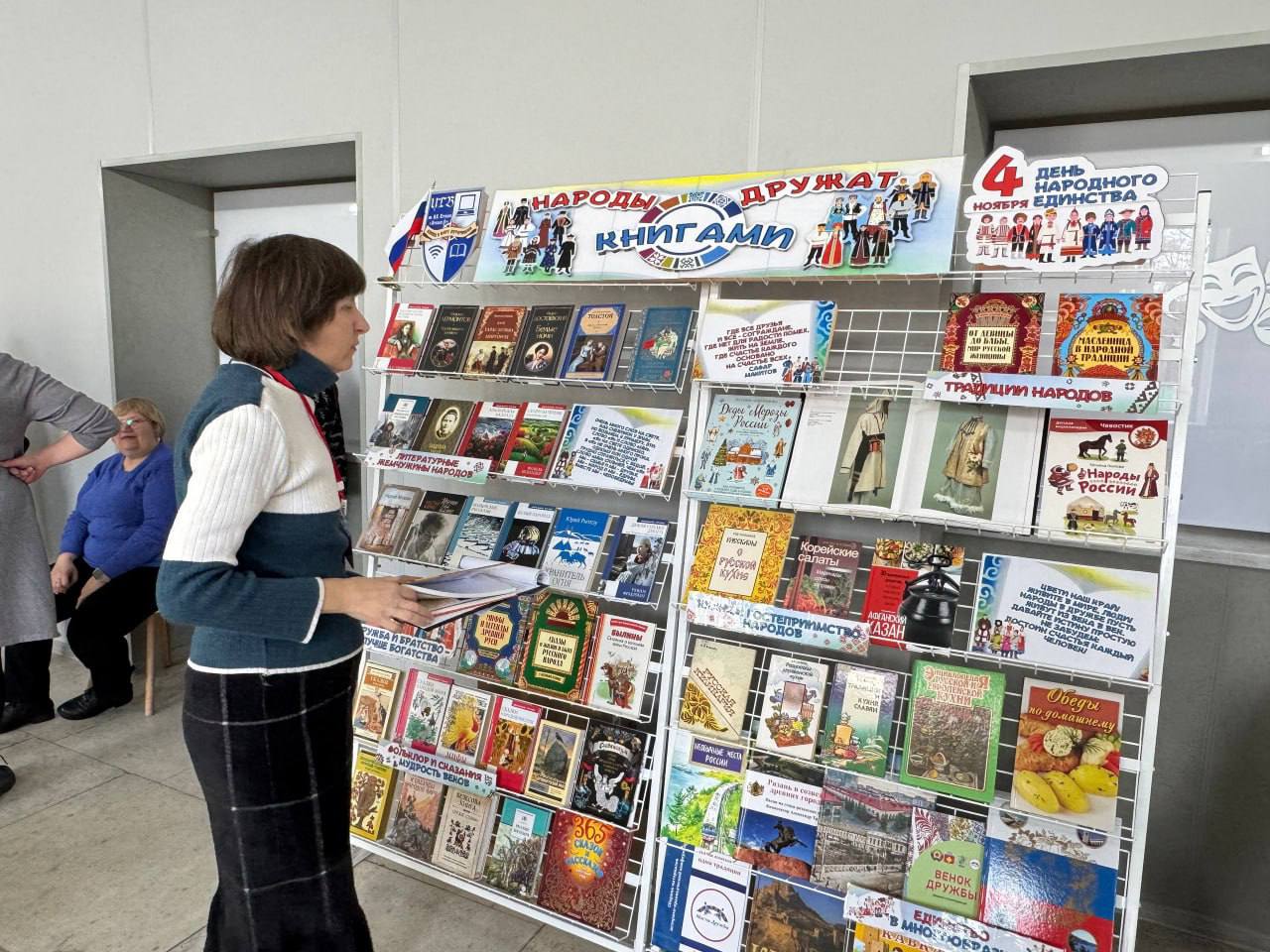 В Краснолучском дворце культуры им.Ленина состоялся яркий Городской фестиваль национальных культур, приуроченный ко Дню народного единства В Краснолучском дворце культуры им.Ленина состоялся яркий Городской фестиваль национальных культур, приуроченный ко Дню народного единства