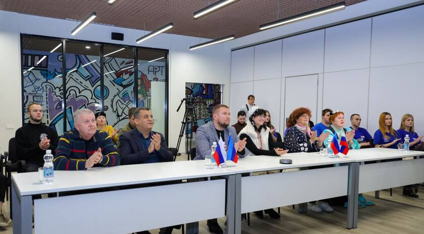 Представители 15 регионов РФ присоединились ко Всероссийскому марафону единства, прошедшему в Луганске по инициативе председателя Народного Совета ЛНР Дениса Мирошниченко