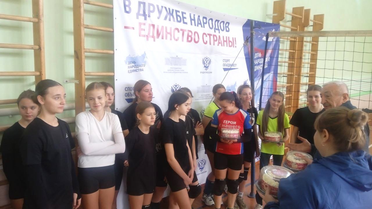 В Новоайдаре состоялся турнир по волейболу среди девушек