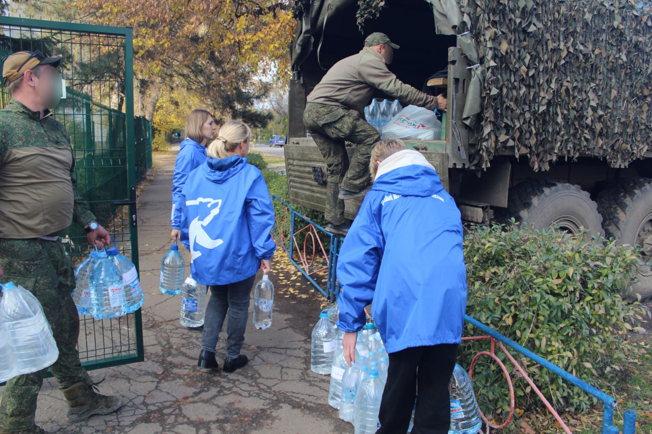 Единороссы передали полезные подарки защитникам ко Дню народного единства Единороссы передали полезные подарки защитникам ко Дню народного единства