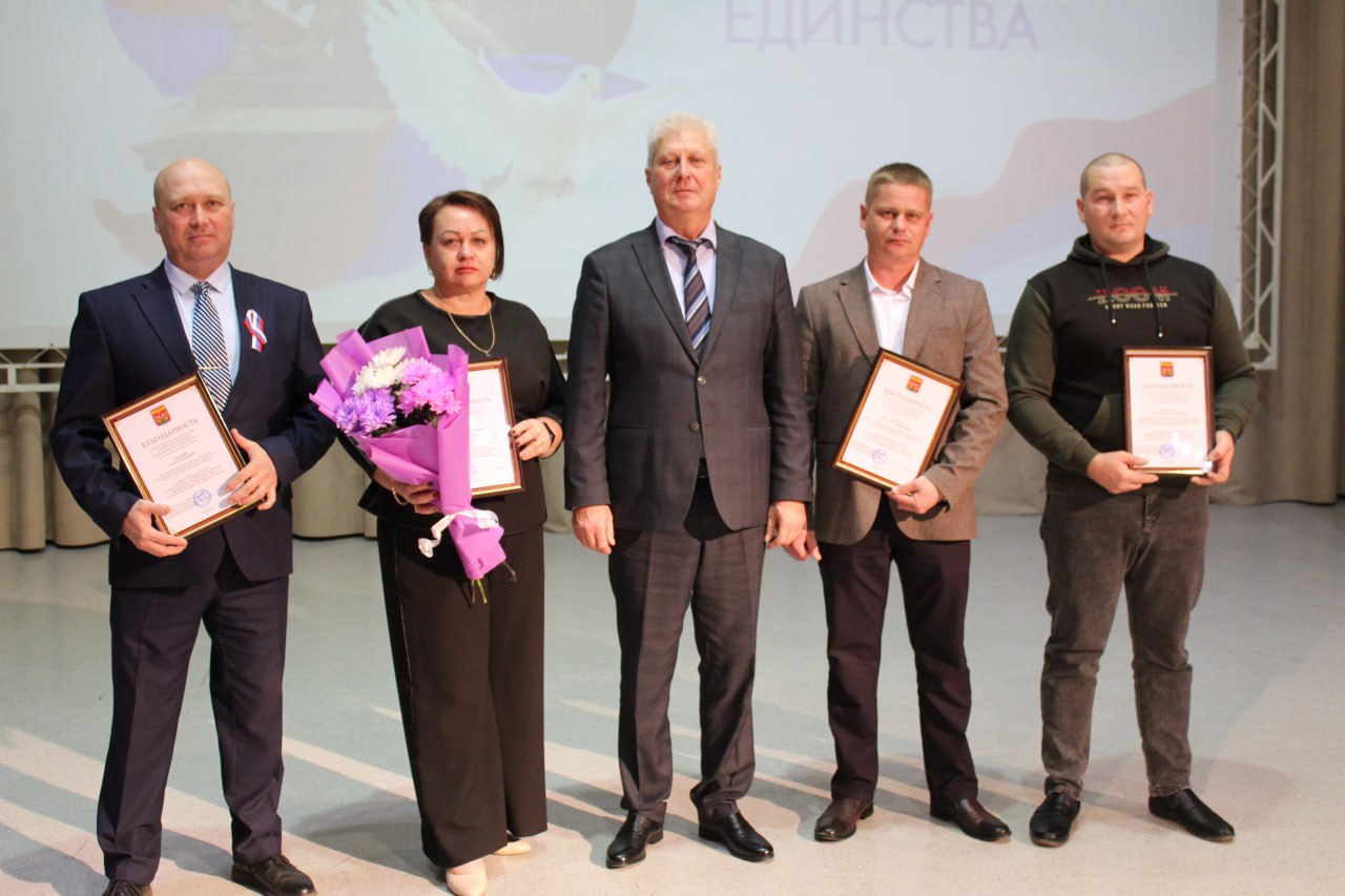 Сергей Козенко: В День народного единства принял участие в торжественном мероприятии «В дружбе народов – единство России!», которое состоялось в зале Краснодонского городского Дворца культуры имени «Молодой гвардии», где... Сергей Козенко: В День народного единства принял участие в торжественном мероприятии «В дружбе народов – единство России!», которое состоялось в зале Краснодонского городского Дворца культуры имени «Молодой гвардии», где...