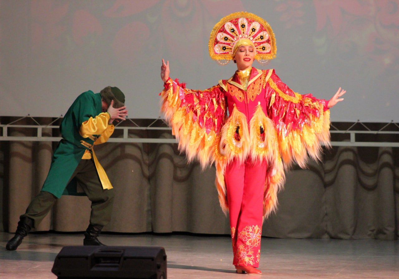 В Краснодонском городском Дворце культуры имени «Молодой гвардии» состоялся замечательный концерт, посвященный Дню народного единства, который собрал множество зрителей и стал настоящим праздником для всех В Краснодонском городском Дворце культуры имени «Молодой гвардии» состоялся замечательный концерт, посвященный Дню народного единства, который собрал множество зрителей и стал настоящим праздником для всех