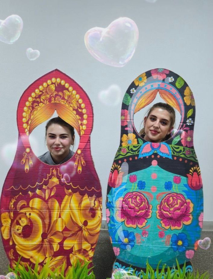 В единстве — наша сила. В Управлении Росреестра прошла акция «Русская матрёшка» В преддверии Дня народного единства холл ведомства преобразился! Здесь разместились яркие красавицы - русские матрёшки В единстве — наша сила. В Управлении Росреестра прошла акция «Русская матрёшка» В преддверии Дня народного единства холл ведомства преобразился! Здесь разместились яркие красавицы - русские матрёшки